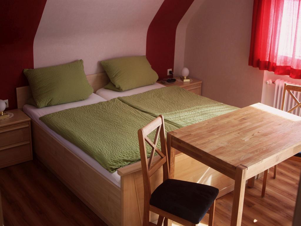 Hotel Café Pfaus Heidburg Mühlenbach Zimmer foto